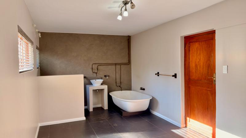 5 Bedroom Property for Sale in Kenridge Western Cape